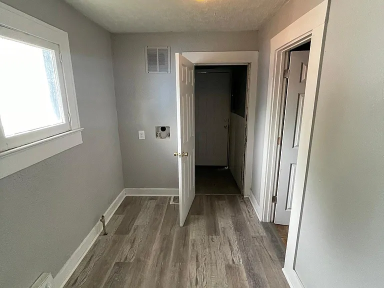 939 N Ewing St — Photo 5