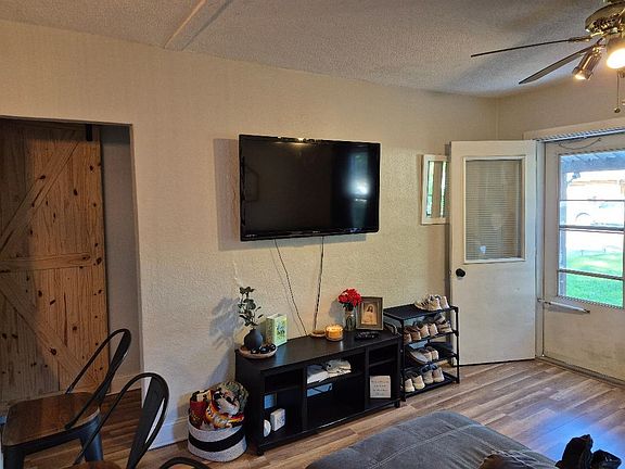 5th image of 805 Spruce St