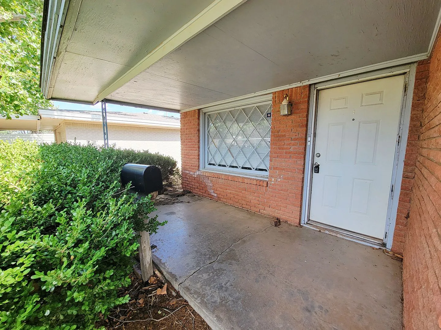 Move In Special 1/2 Off Ffirst Month!! Adorable 3 Bedroom Home With Bonus Room Near Tech And Lcu! — Photo 2