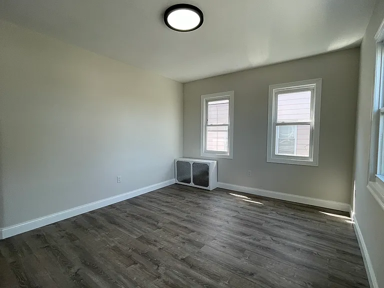 17 Conover Ave #2R — Photo 5