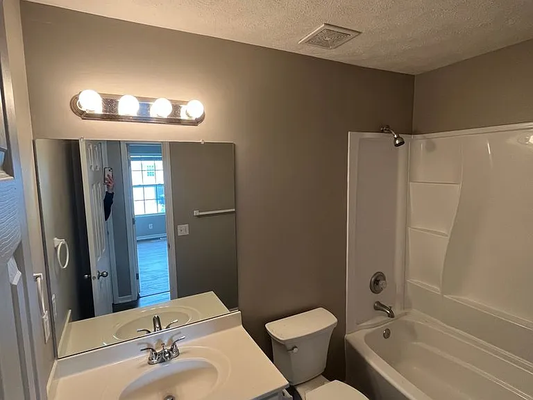 2704 Mesa St — Photo 7