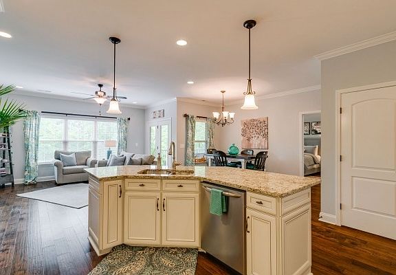 4th image of 1352 Reynard Dr