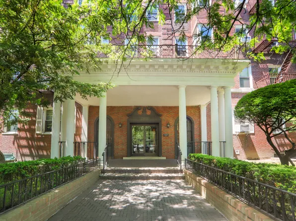 1500 Ocean Parkway image 1 of 10