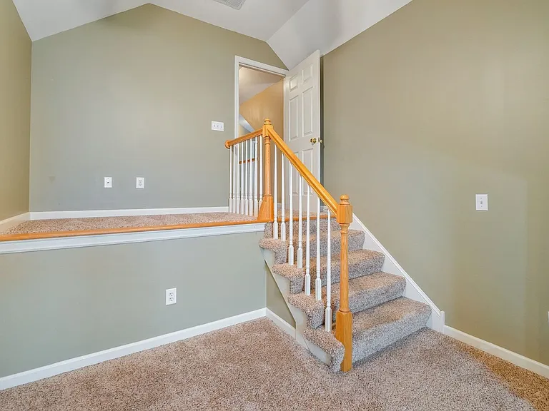7037 Mooreland Ct — Photo 34