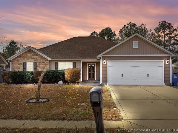 672 Hogart St, Raeford, NC 28376