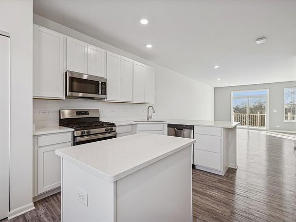 3rd image of 542 Cimmaron Cir