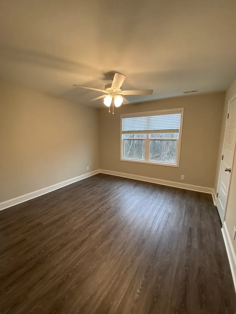 1023 Glenkirk Drive - A — Photo 3