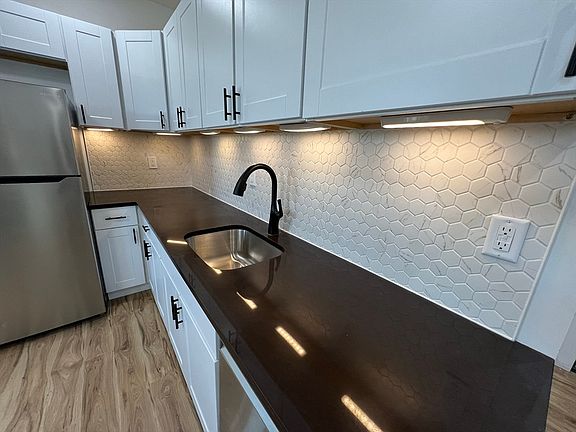 3rd image of 110 Old Harbor St
