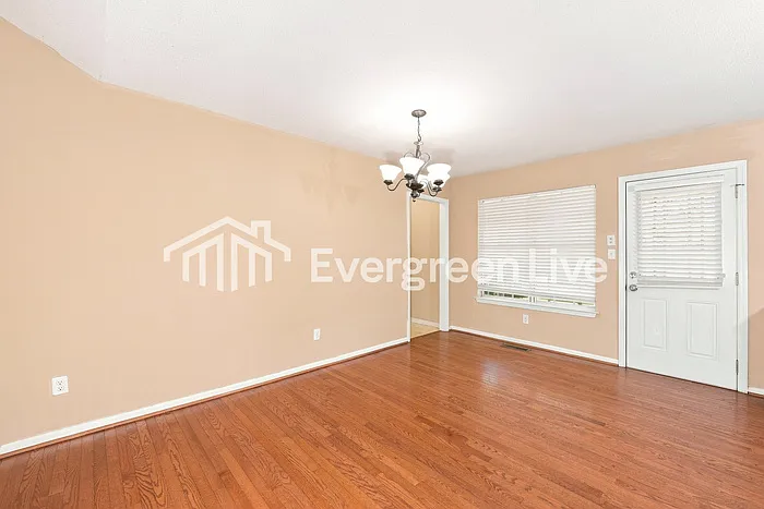 3 bed, 2.0 bath, 1405 sqft, $1,645 — Photo 4