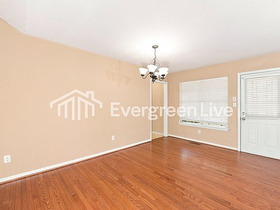 4th image of 104 Dolphin Ct