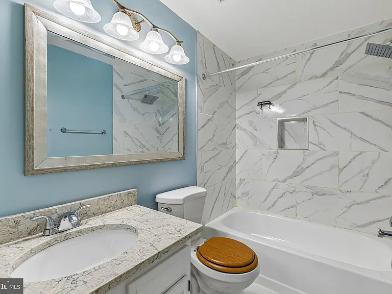 18131 Chalet Dr #301 — Photo 38
