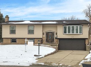 7980 Sherwood Cir N, Hanover Park, IL