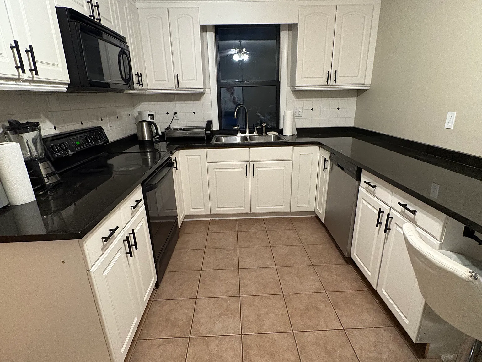 4 bed, 1400 sqft, $2,350 — Photo 4