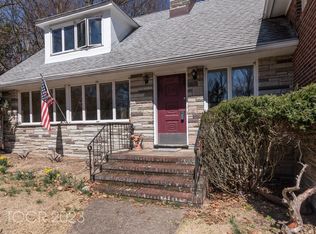45 Ware Rd, Upper Saddle River, NJ 07458