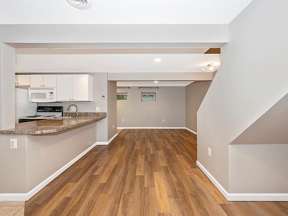 5th image of 457 N Potomac St #5