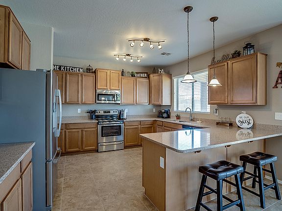 5th image of 3812 S 102nd Ln