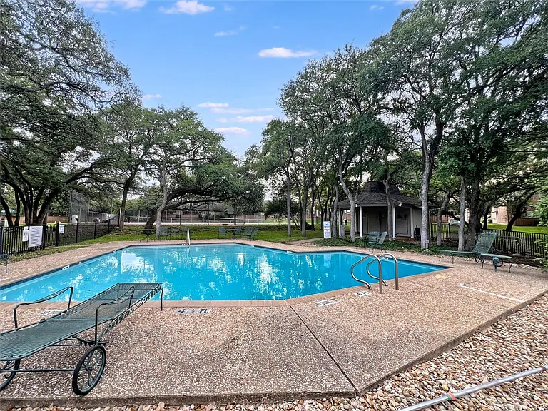 8305 Greenslope Dr — Photo 30