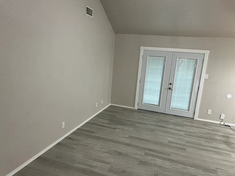 2110 Jerome Dr — Photo 8