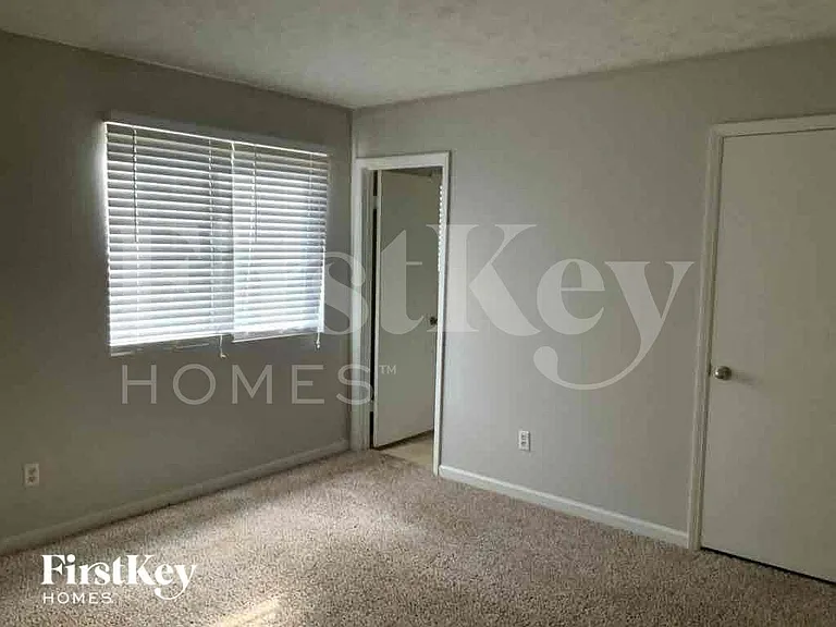 3907 Wood Path Dr — Photo 10
