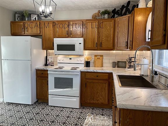 2nd image of 1209 Greeley Ave
