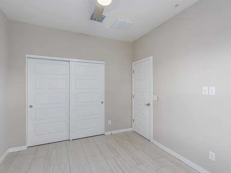 2134 W Harmont Dr — Photo 12