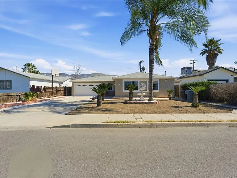 409 W Camellia Way — Photo 2