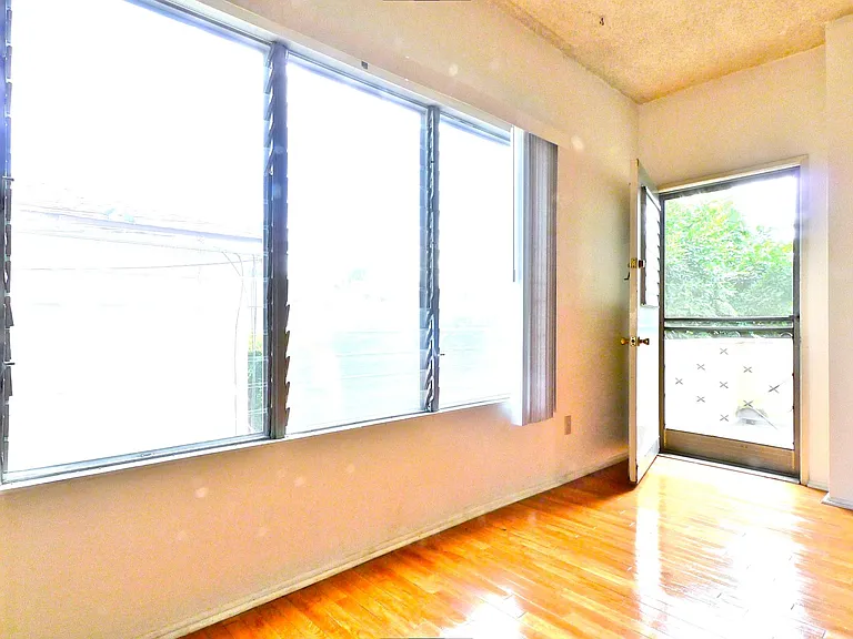 947 9th St #10 — Photo 2