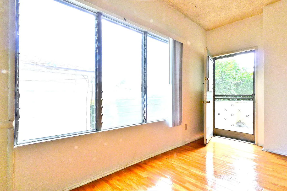 Building Photo - 947 9th St #10