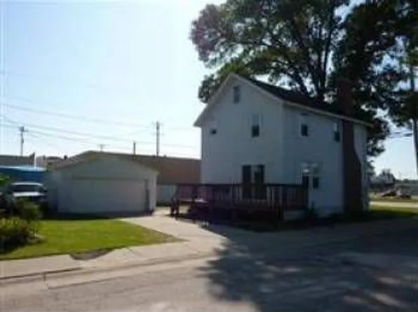 418 W Delavan Dr, Janesville, WI 53546