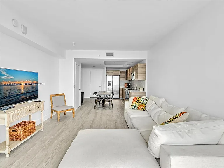 121 NE 34th St #1005 — Photo 18