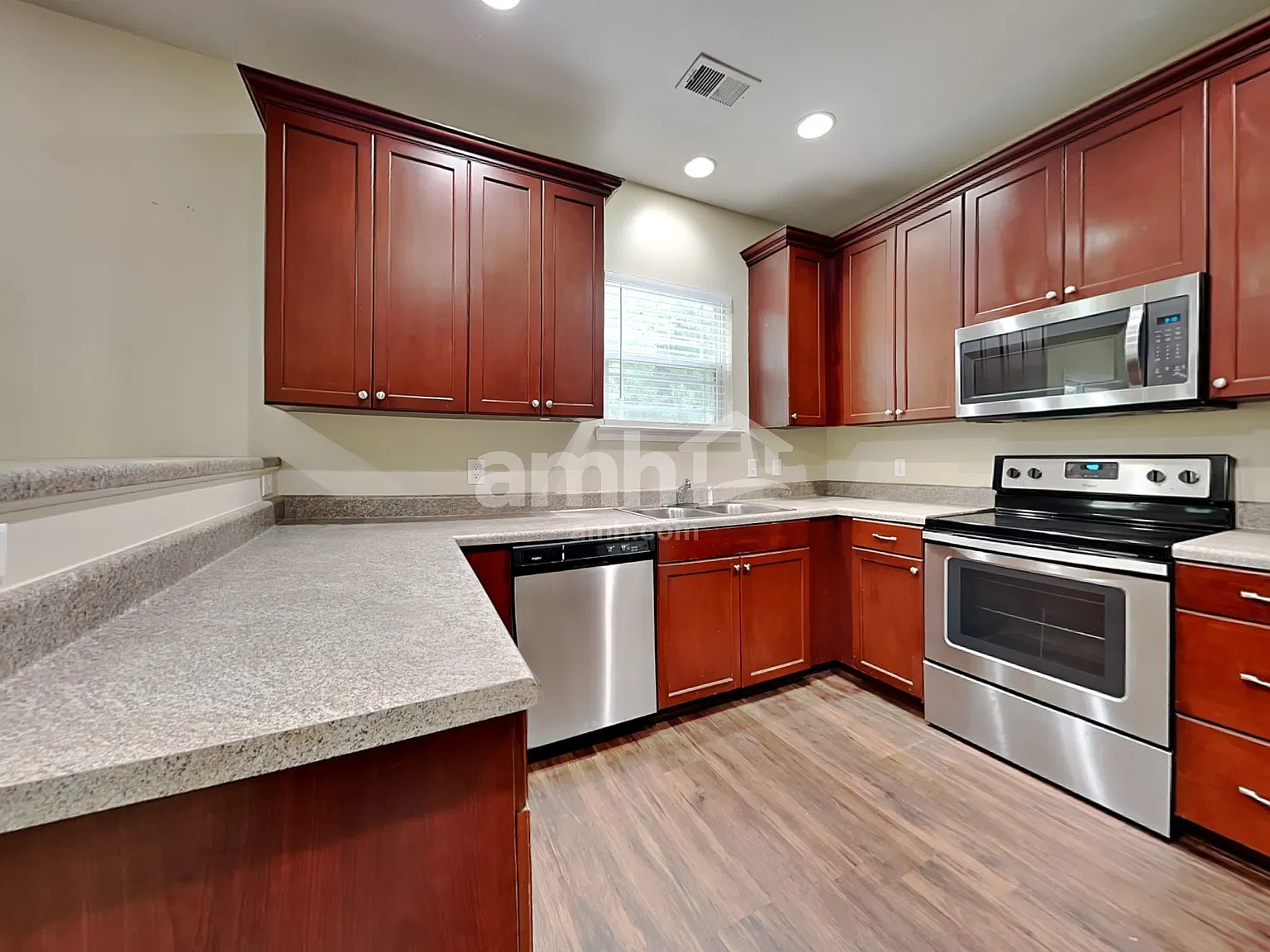 4 bed, 2.5 bath, 2400 sqft, $2,650 — Photo 3