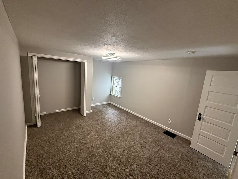 1720 Howard St — Photo 9