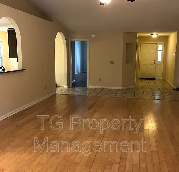 12910 Forest Glen Ct S — Photo 3