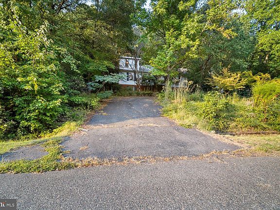 2nd image of 1807 Genther Ln