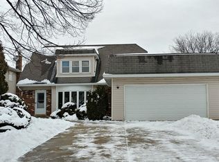1002 E Ardyce Ln, Mount Prospect, IL 60056