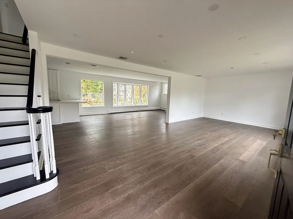 5 bed, 3100 sqft, $8,000 — Photo 1