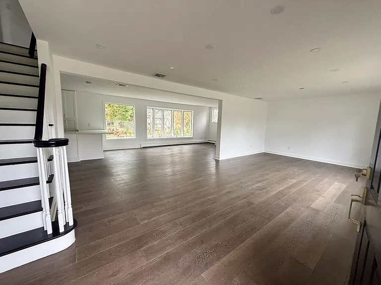 71 Tiffany Dr — Photo 1