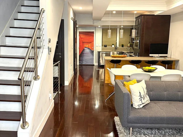 910 I St NE — Photo 5