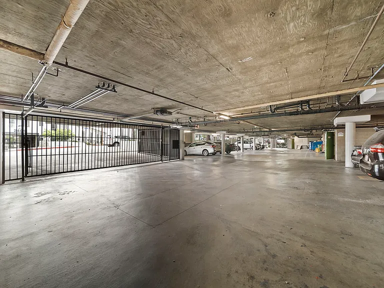 Park View Apartments — Photo 1