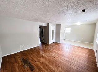 813 N Pleasant St #F, Springdale, AR 72764