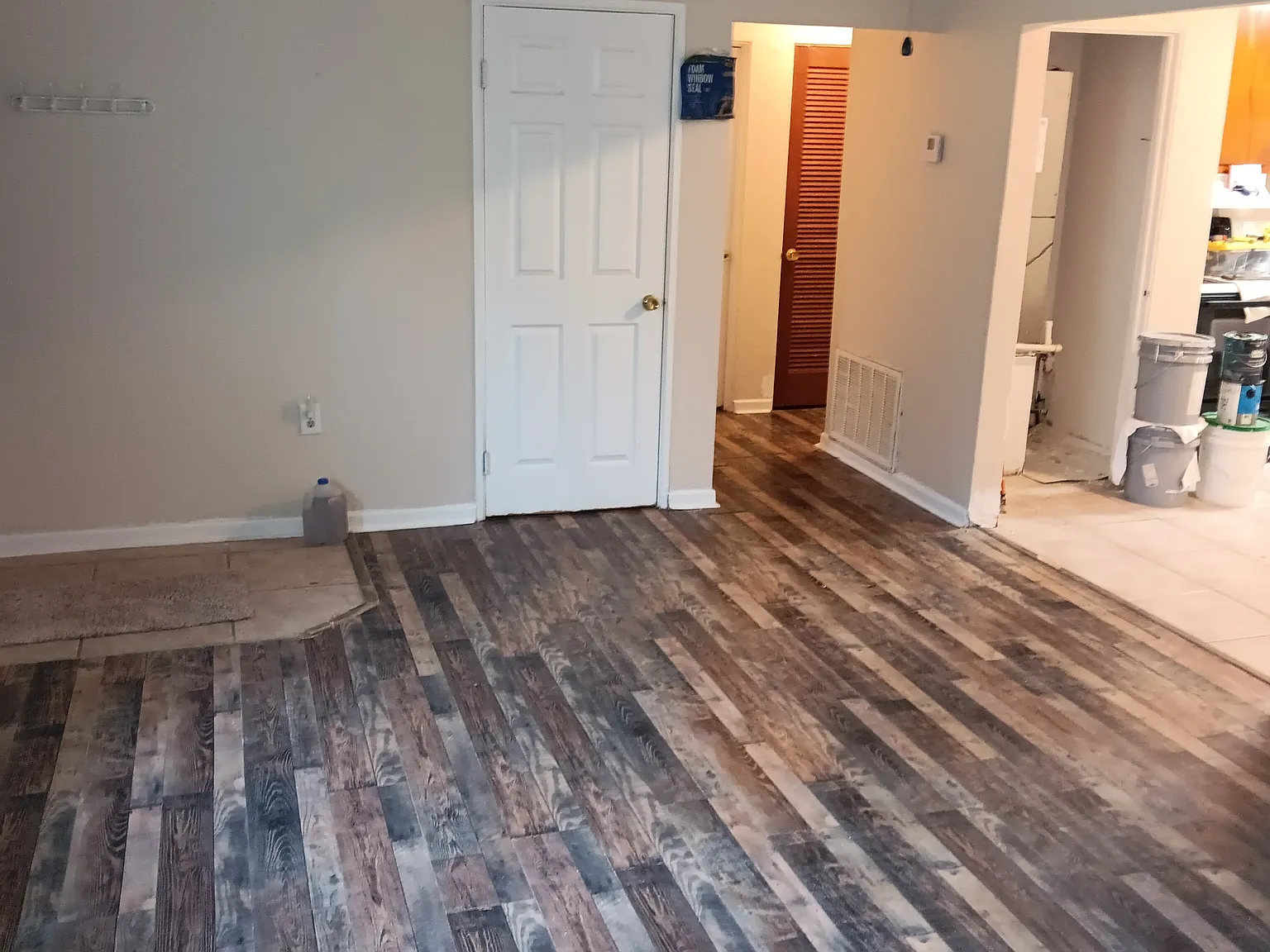 202 Olmstead Dr — Photo 2