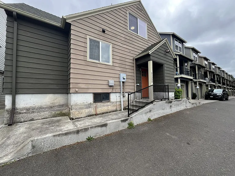 13208 NE Glisan St — Photo 4