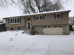 908 S Grandview Ave, Sioux Falls, SD 57103