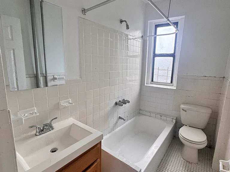 2387 Morris Ave #A7 — Photo 4