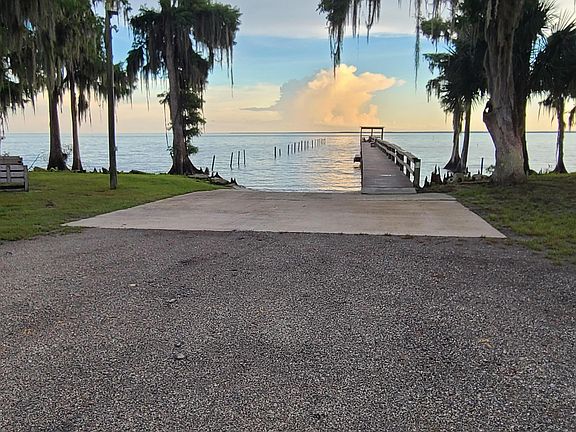 2nd image of 233 PARADISE Boulevard