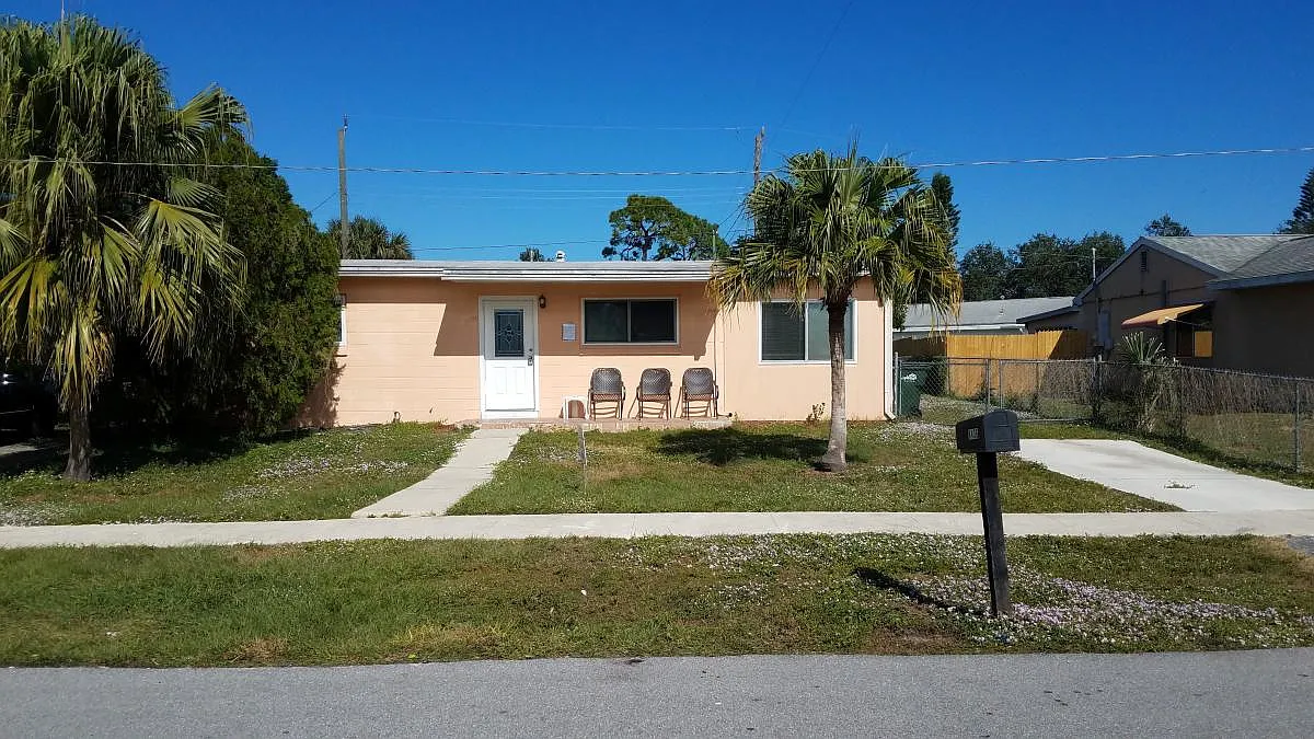 4 bed, 1500 sqft, $1,900 — Photo 1