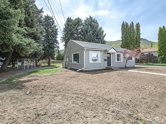 3rd image of 1221 Millerdale Avenue