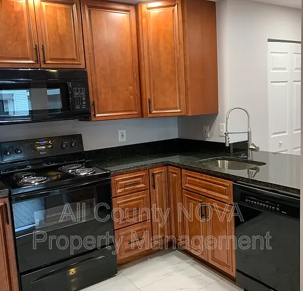 1611 Carriage House Ter #D — Photo 7
