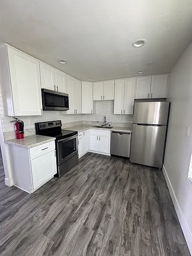 279 Moss St #28 Photo 1