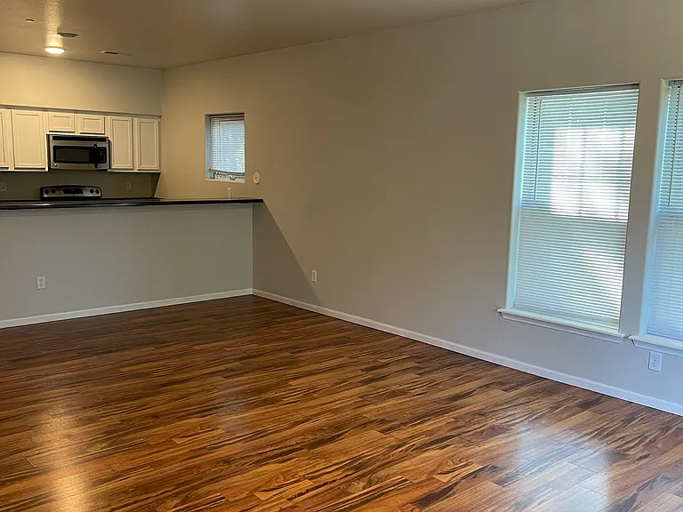408 S Van Buren St #8 — Photo 6